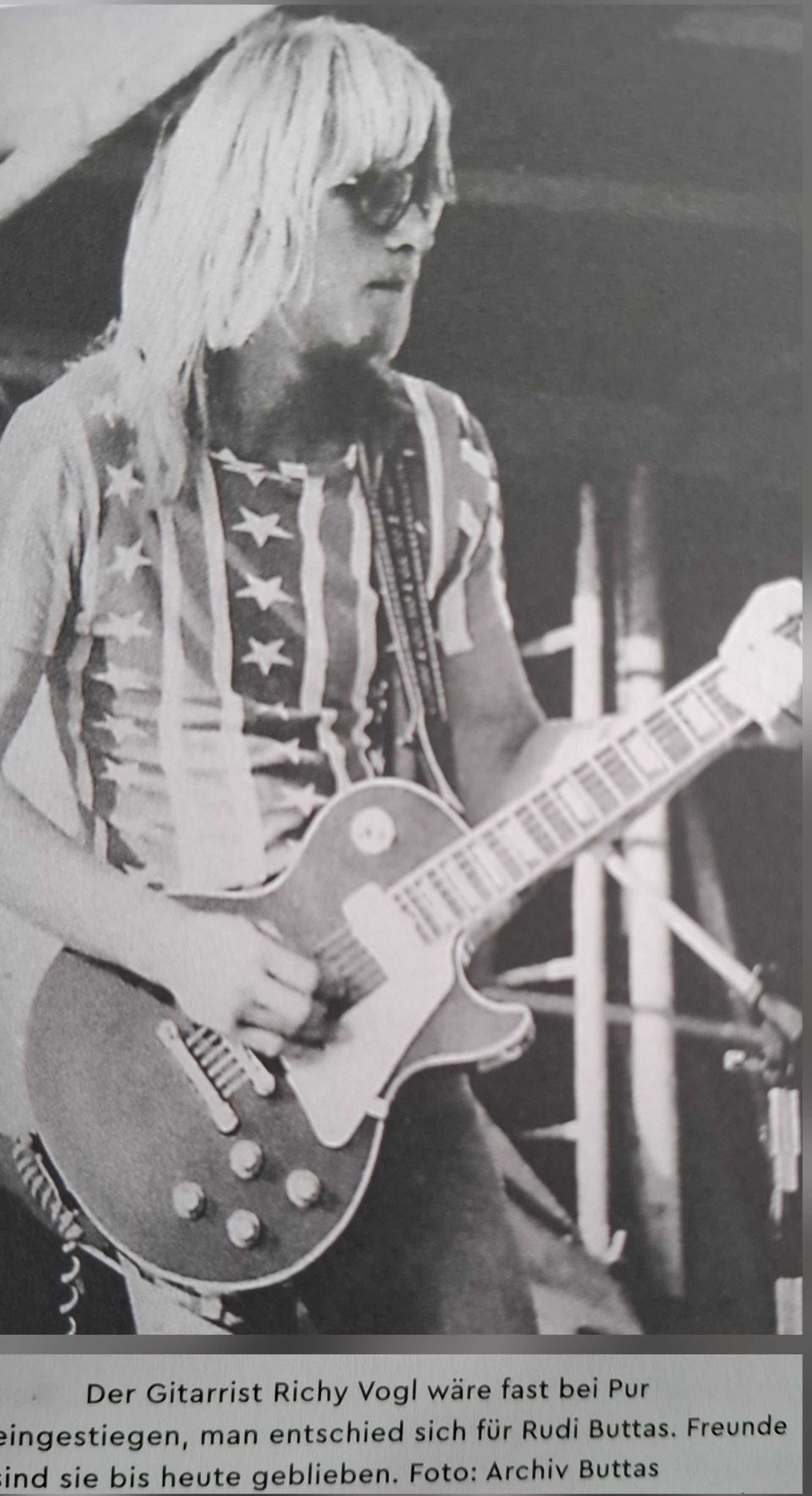 Richy Vogl in jungen Jahren mit Les Paul auf der Bühne